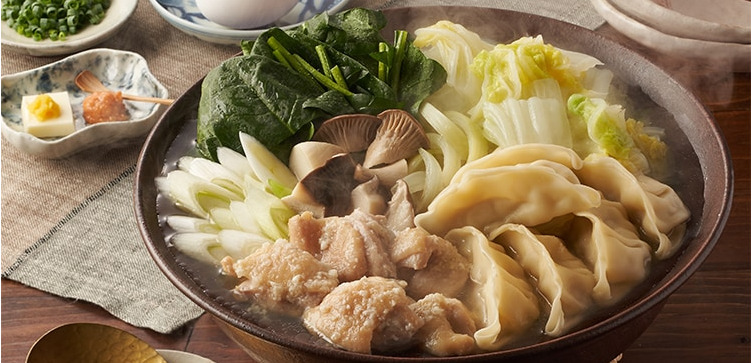 たっぷり白菜と鶏肉、餃子のうま塩鍋